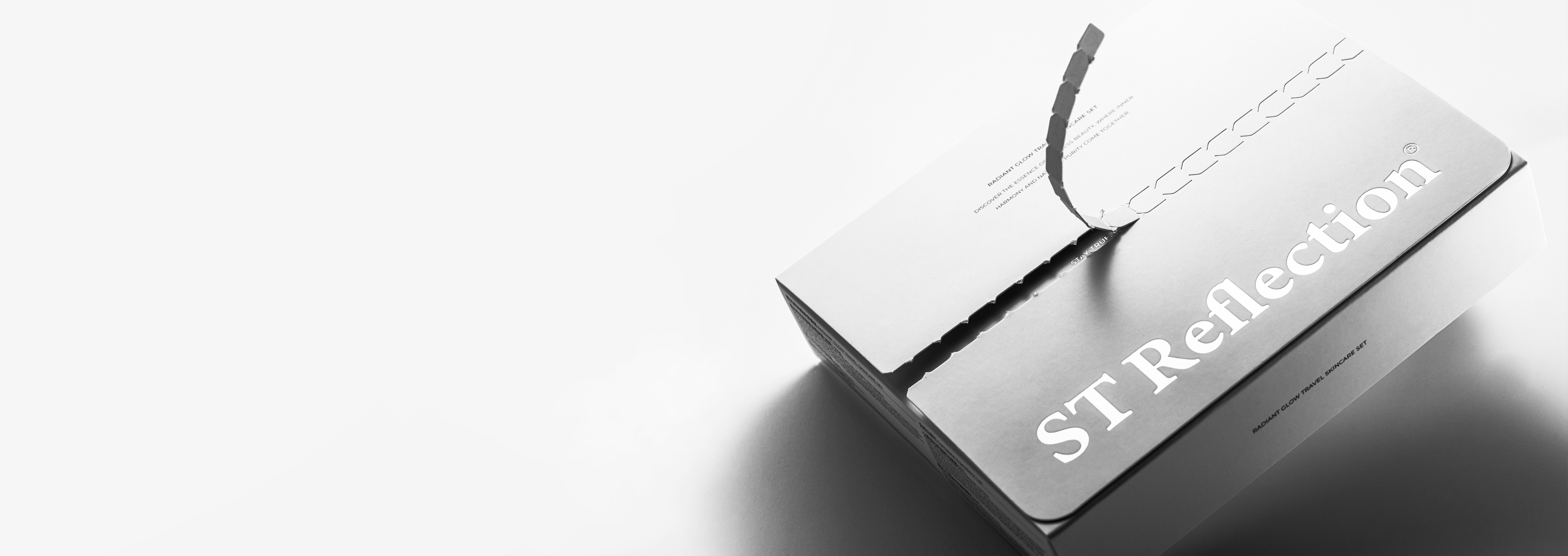 肌膚禮遇 讓光采隨行 靜謐隨心